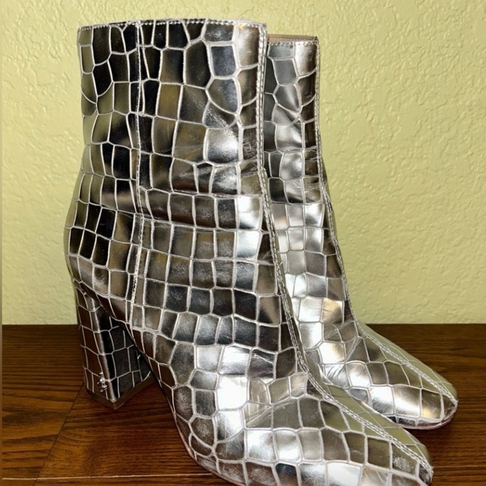 Sam Edelman Codie Silver Futuristic Ankle Booties 9 - Picture 3 of 3